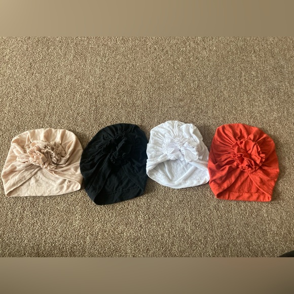 Other - ❤️Bundle of 4 baby hats